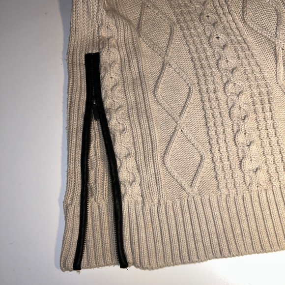 BANANA REPUBLIC MINI CABLE KNIT DRESS - Picture 2 of 5